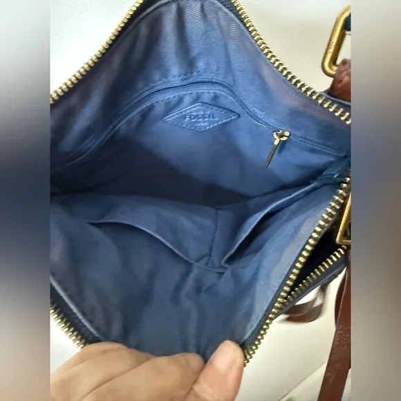 Fossil blue genuine leather crossbody bag with adjustable strap. Multi pocket - Picture 4 of 15